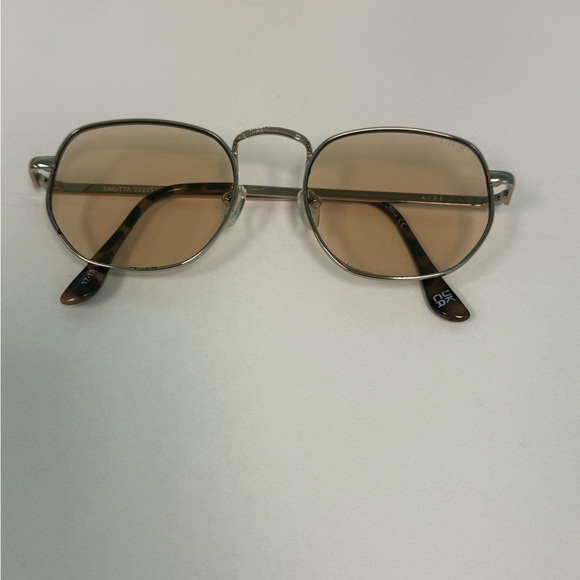 Aire x revolve sagitta sunglasses in gold and ochre tint. - Picture 6 of 10